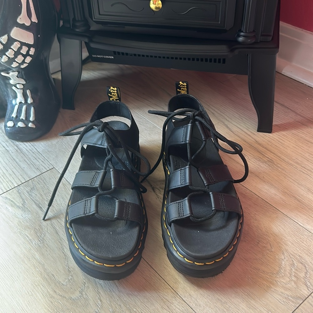 Worn once Dr Marten Lace up sandals